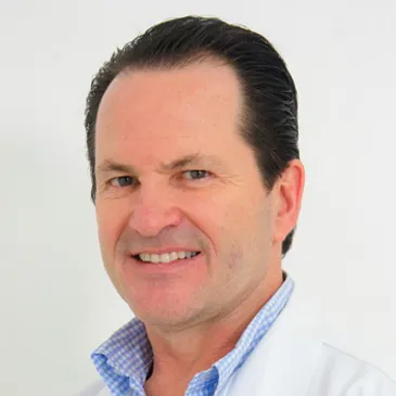 Pediatra Intensivista Pediátrico, com muitas carreiras já desenvolvida enquanto assistente, gestor e empreendedor